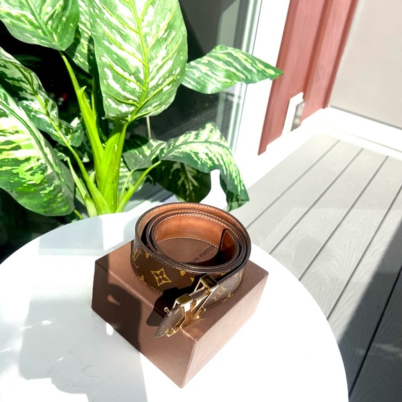 AUTHENTIC Louis Vuitton Mens Belt - Monogram LV Initials - Picture 5 of 5